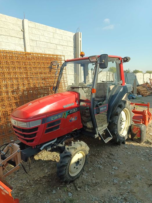 Traktorek ogrodowy rolniczy sadowniczy Yanmar z kabiną