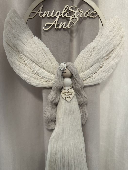 Aniol stróż, makrama , pamiatka komunii świętej .