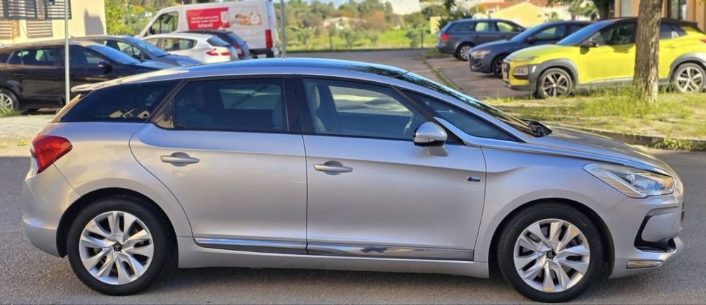 Ds5 hybrido negociavel (tambem posso trocar por mota)
