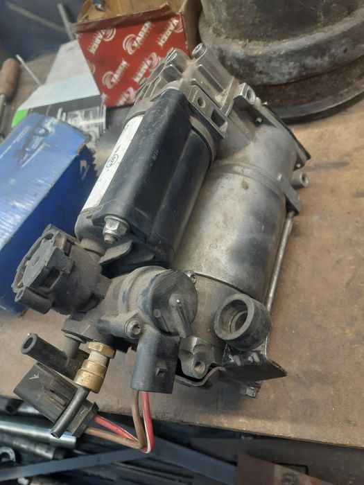 Компрессор пневмопідвіски мерседес