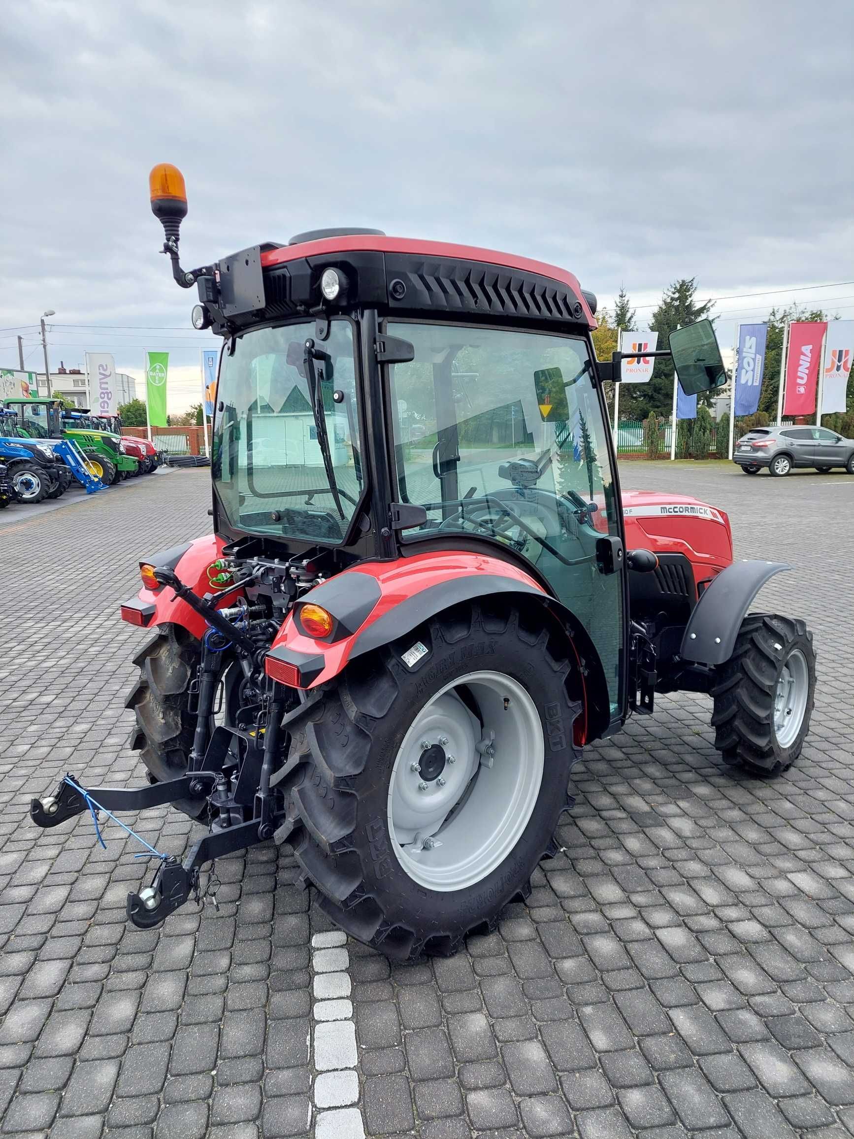 Ciągnik sadowniczy komunalny McCormick X3.080F (74 KM)