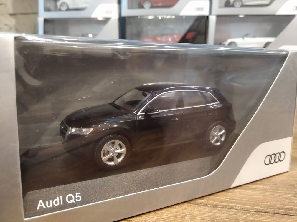 1:43 Spark Audi Q5 Black model