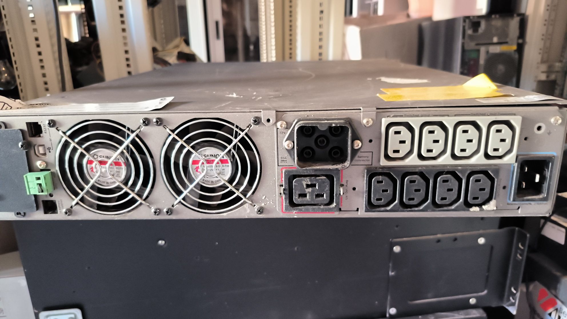 Бесперебійник ДБЖ EATON 2200 RT2U
