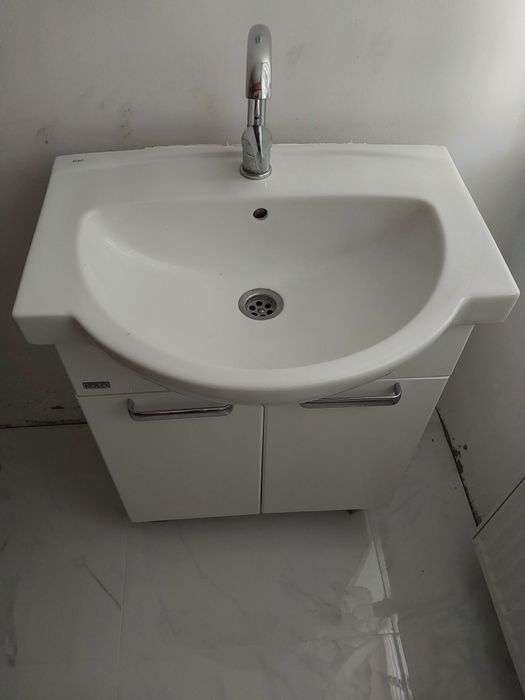 Szafka połysk, zlew i  bateria - koło
