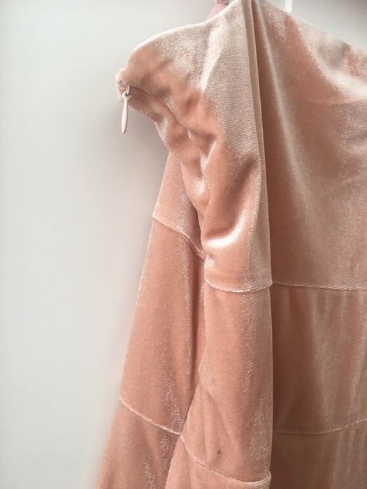 Aksamitna sukienka 38 / 40 przyjemna w dotyku Fashion Union z Anglii