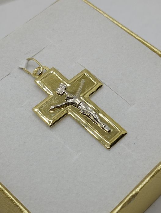 Złoty wisiorek krzyżyk z Panem Jezusem, złoto 585