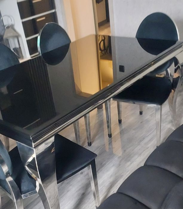 Stół glamour plus cztery krzesła REZERWACJA