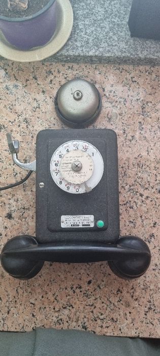 Telefone antigo + 100 anos
