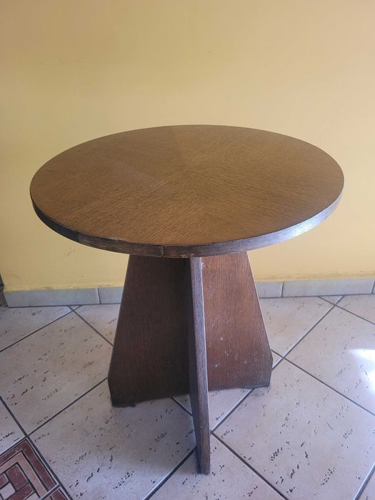 Mały okrągły stolik kawowy