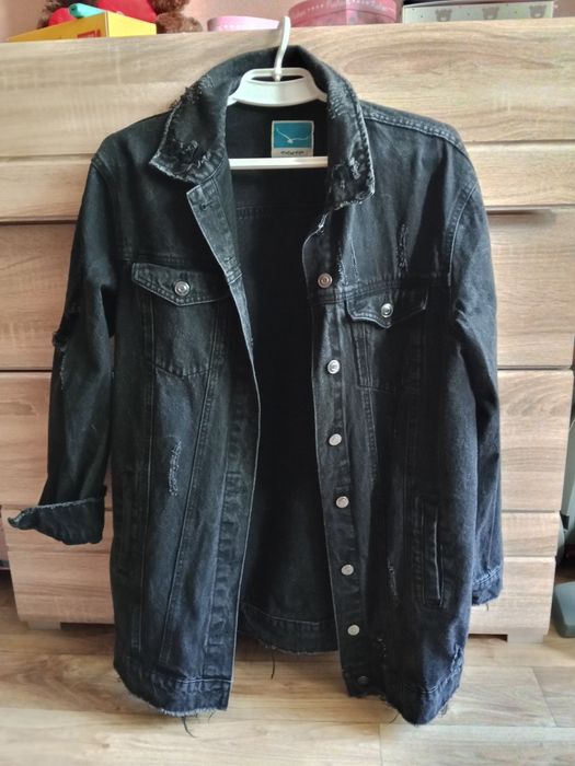 Продаю джинсовуб куртку,лепень удлиненую рваную