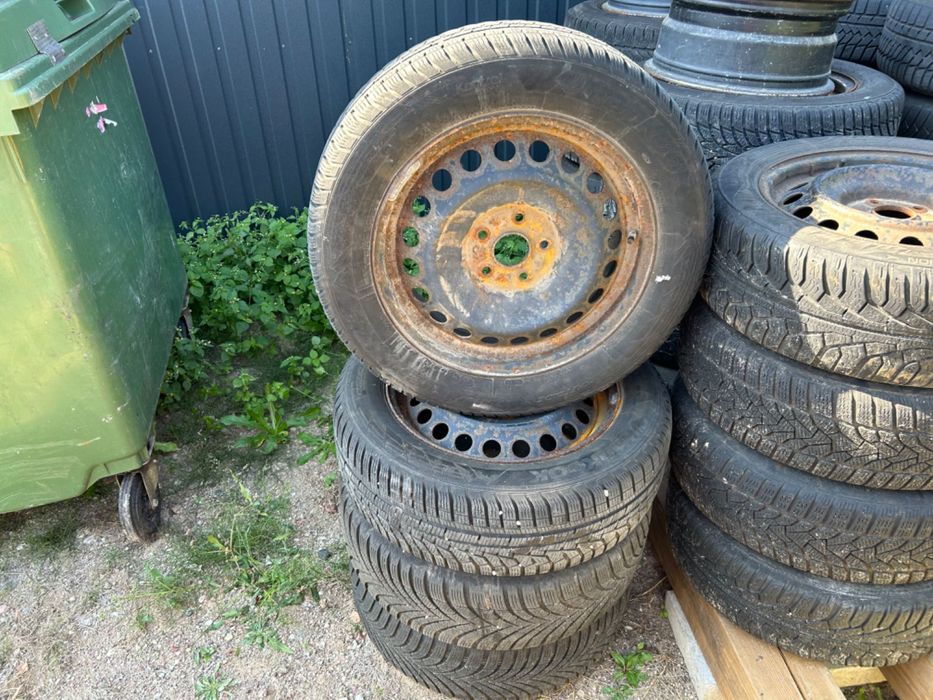 Opony zimowe 215/60 r17 felgi stalowe 5x114.3 Semperit Uniroyal Toyota