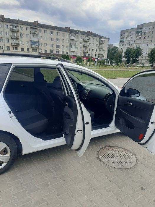 Продам хюндай i30 cw 1.6