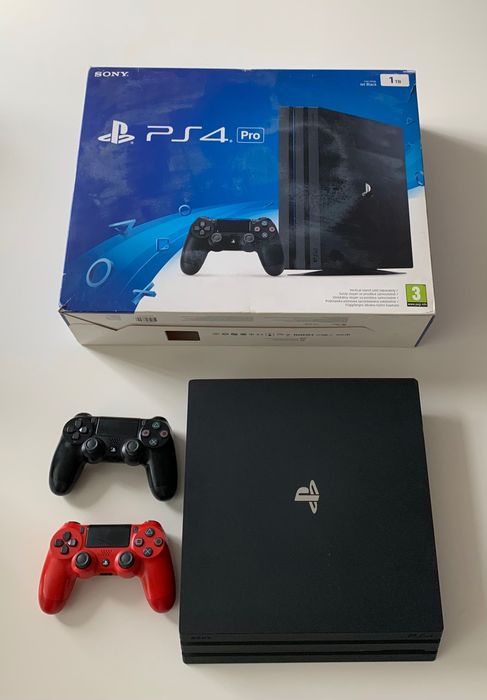 PS 4 Pro CUH-7016B Jet black 1TB z kompletem okablowania + 2 Pady