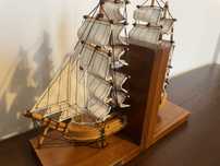 Podpórki do książek na półkę żaglowiec Mayflower model dekoracyjne