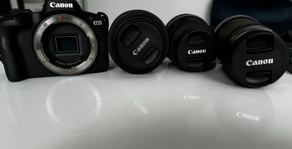Bezlusterkowiec Canon Eos R50 z dwoma obiektywami + dodatki
