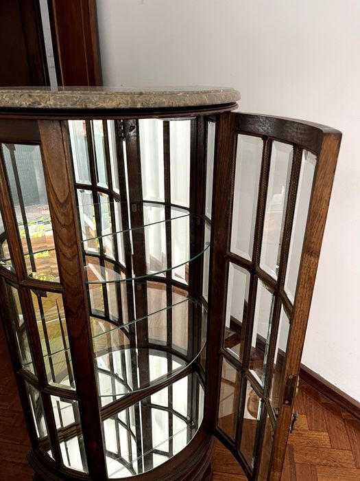 cristaleira antiga em bom estado