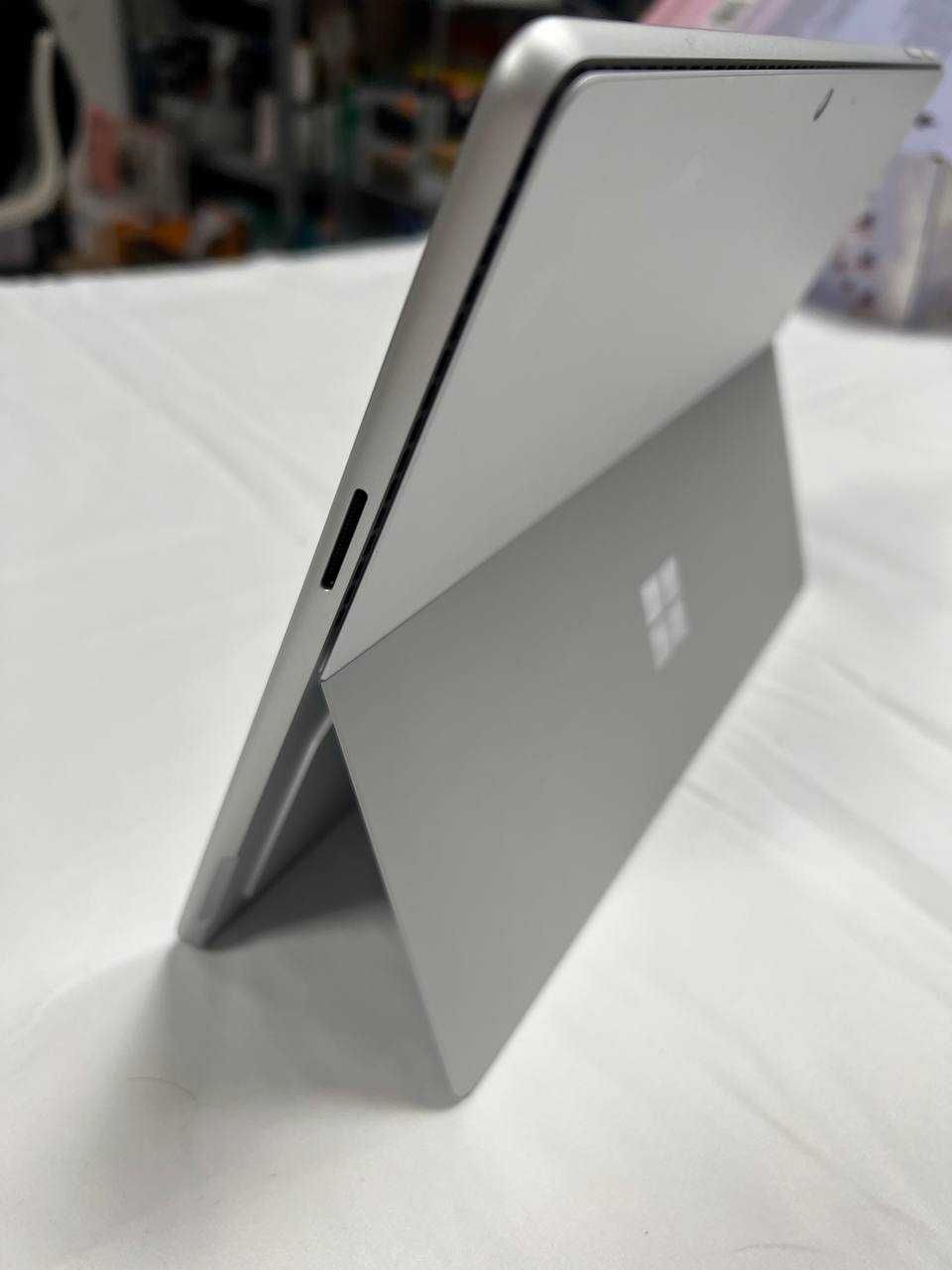 Tablet Microsoft Surface Pro 10 - jak nowy  1 TB