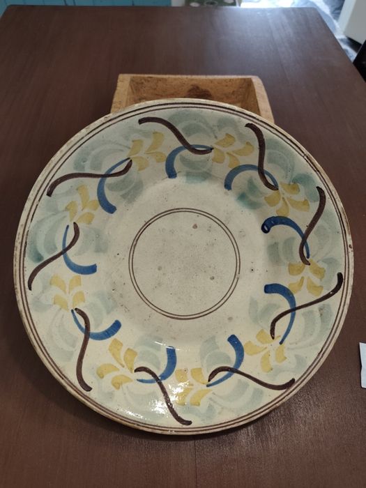 Prato da faiança dita ratinho em bom estado para venda .