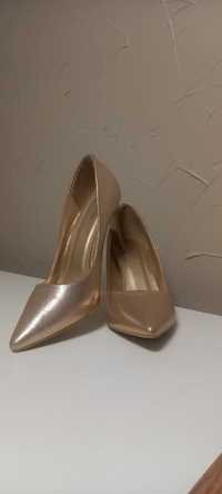 Złote buty damskie