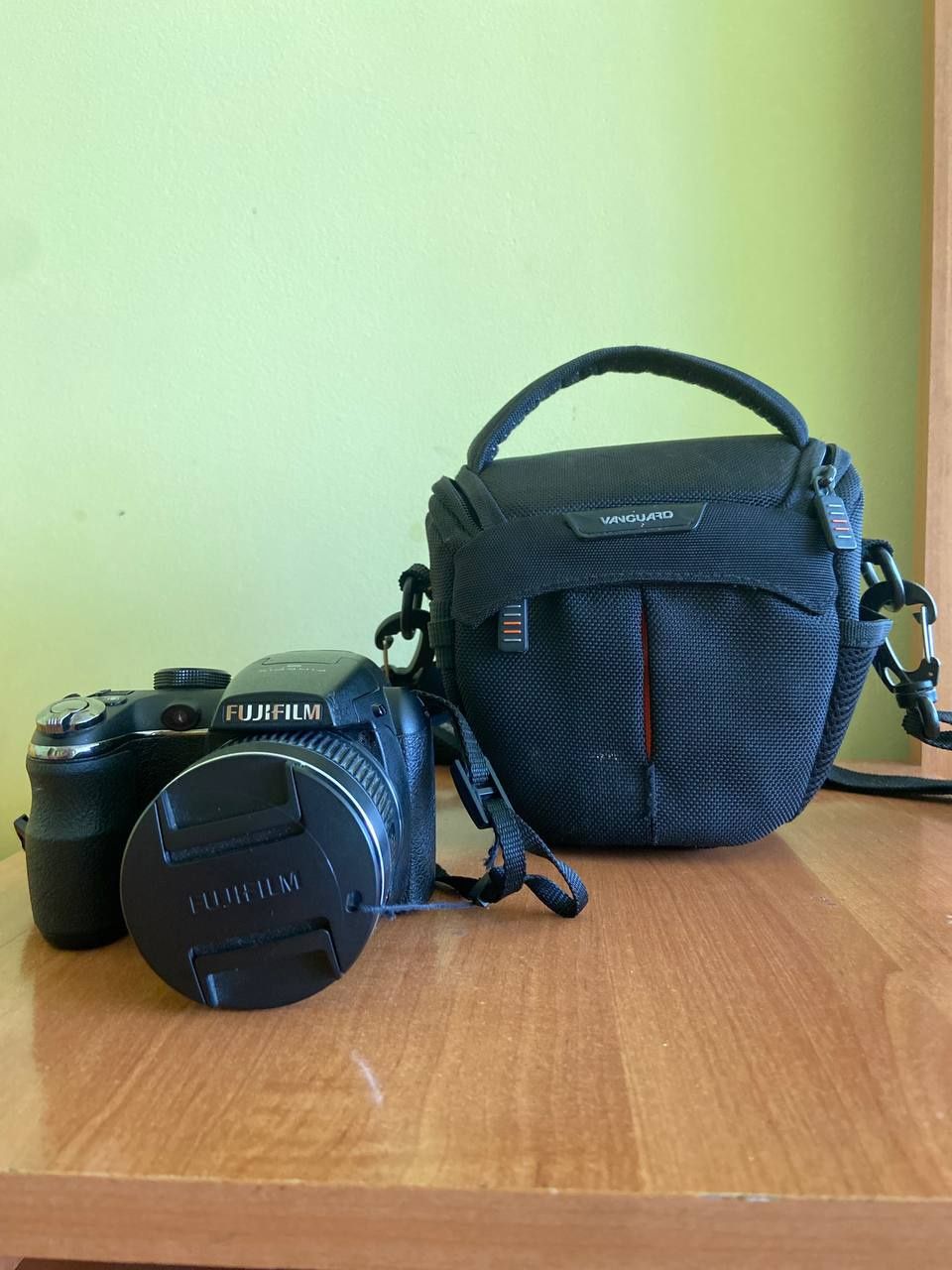 Продається цифрова фотокамера Fujifilm FinePix S3300 з сумкою