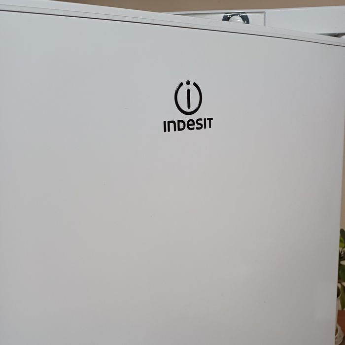 Морозильна камера,,Indesit "