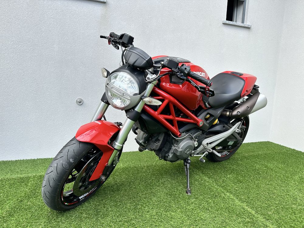 Ducati Monster 696