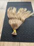 Wlosy blond lekko falowane