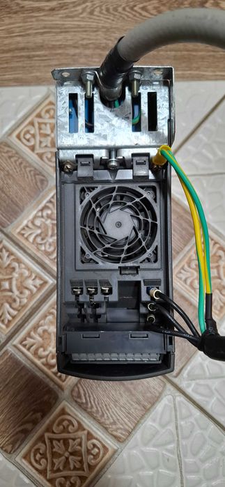 Інвертор б/в Siemens 6SE6436-2BD17-5AA0, вкл. панель та фільтр