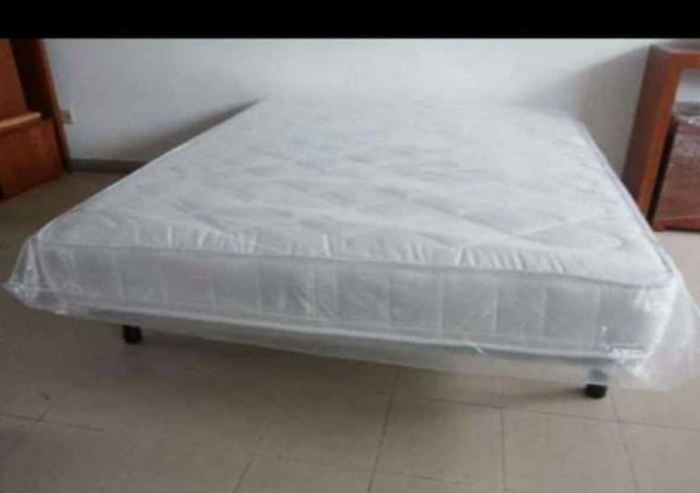 Cama de casal Queen Size + colchão Faço entrega