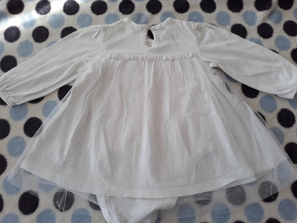 Białe body sukienka tiul 74/80