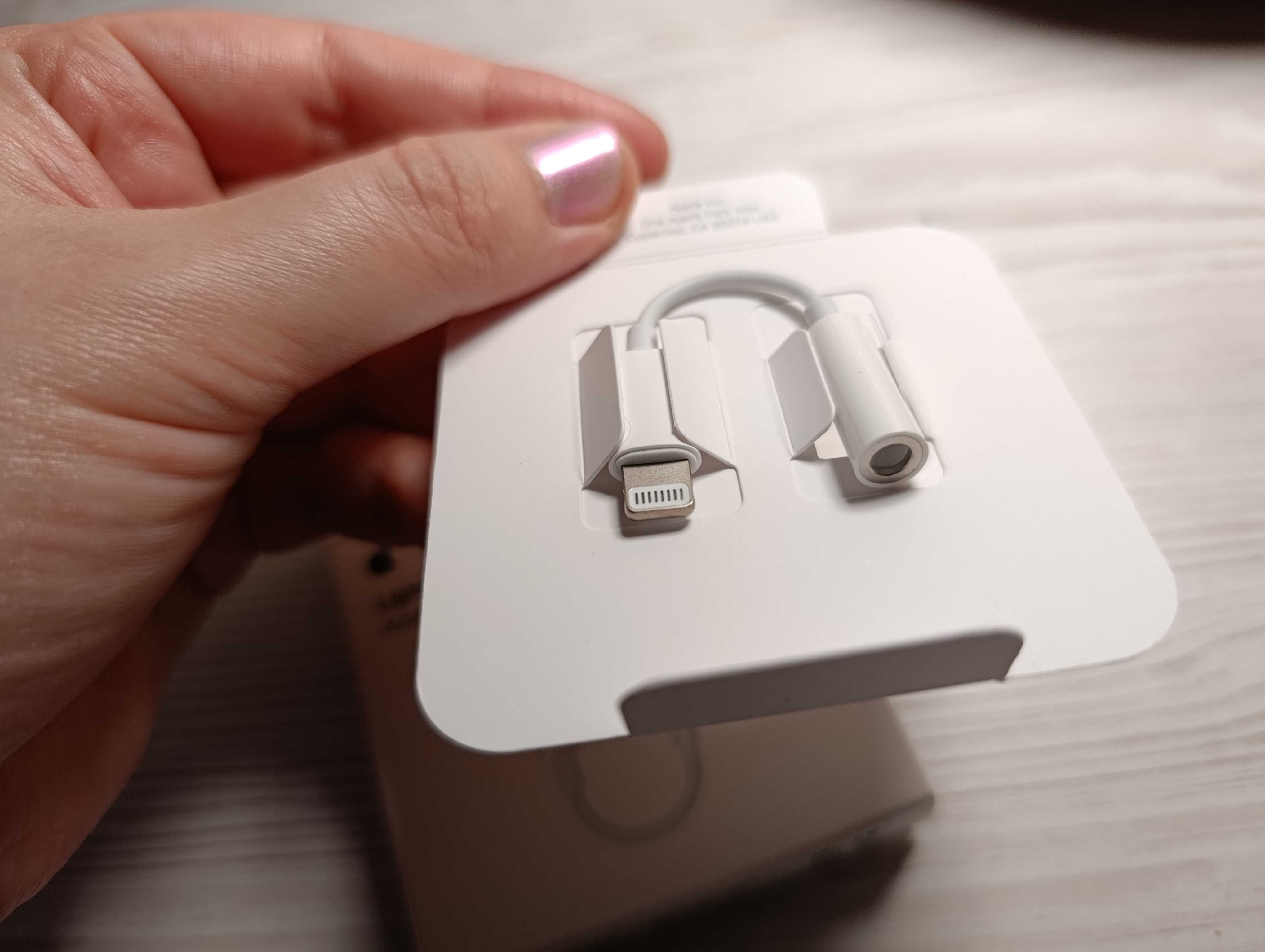 Оригінальний перехідник Apple Lightning to Headphone Jack 3.5mm