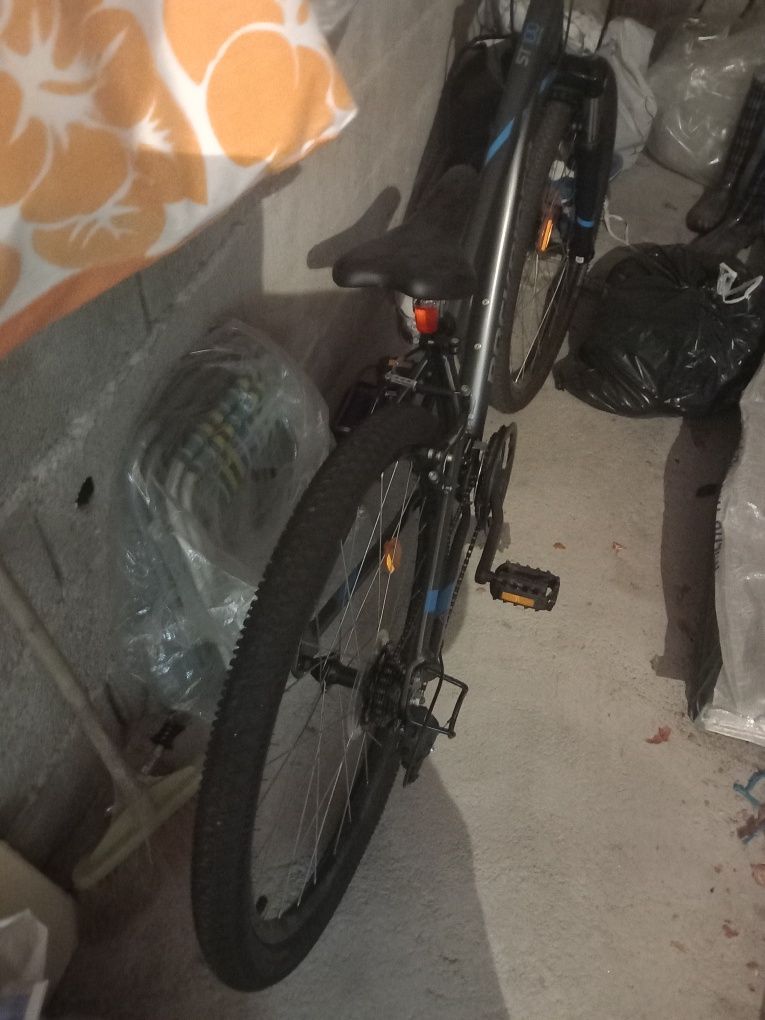 Vendo bicicleta  btt nova com ofertade compressor  de ar novo