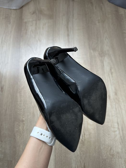 Туфлі лодочки лакові 37 розмір