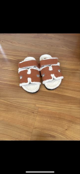 Шлепки меховые Hermes