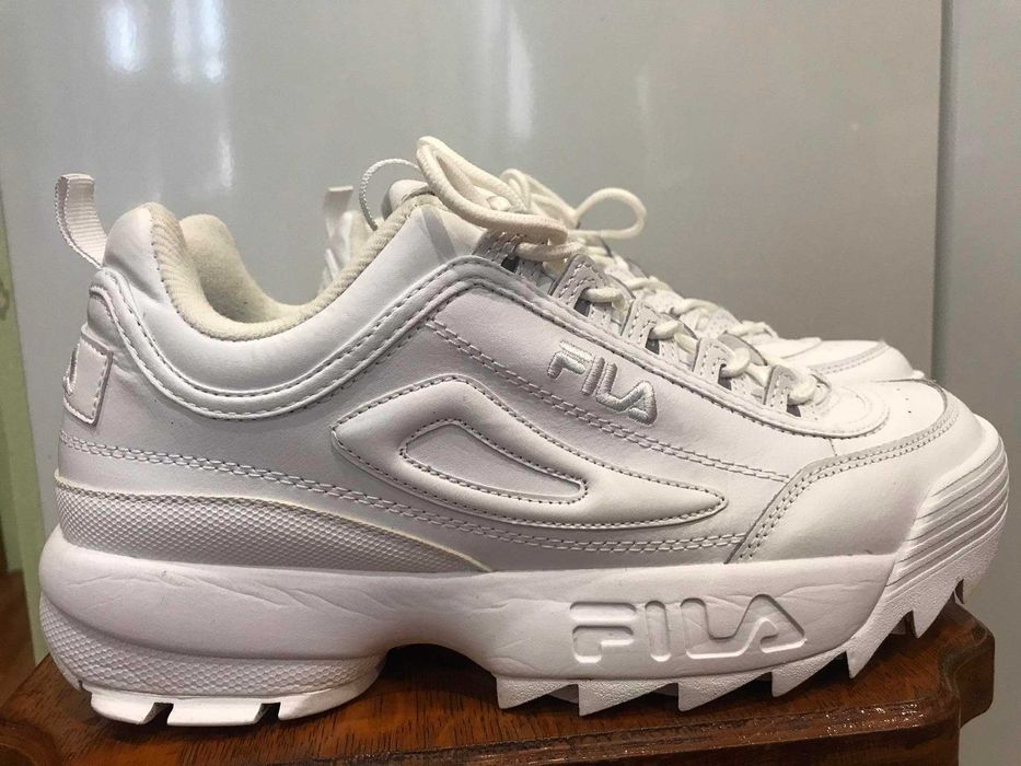продам чоловічі кросівки FILA