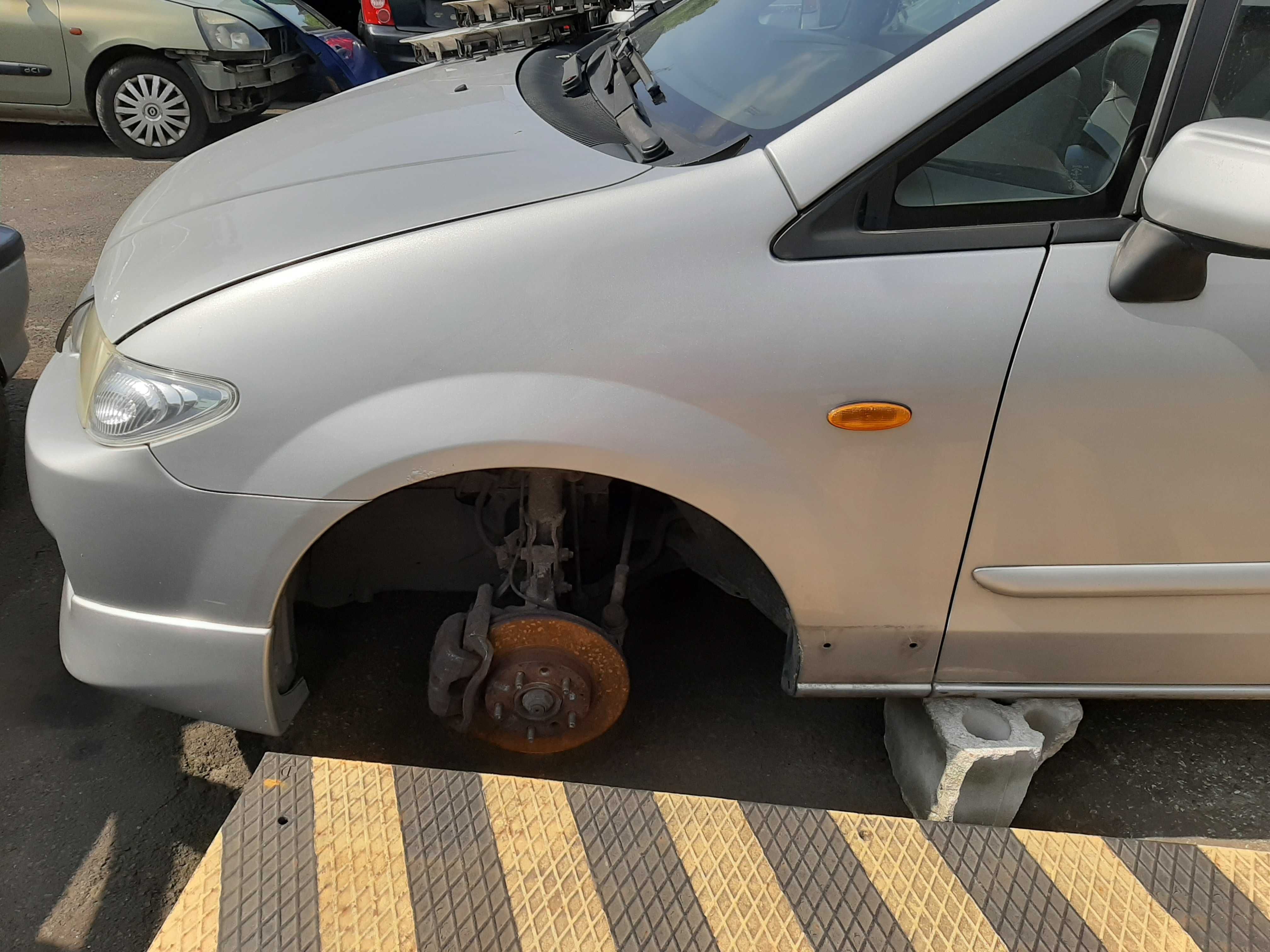 Mazda Premacy 2.0 Diesel 2001r.Maska przednia