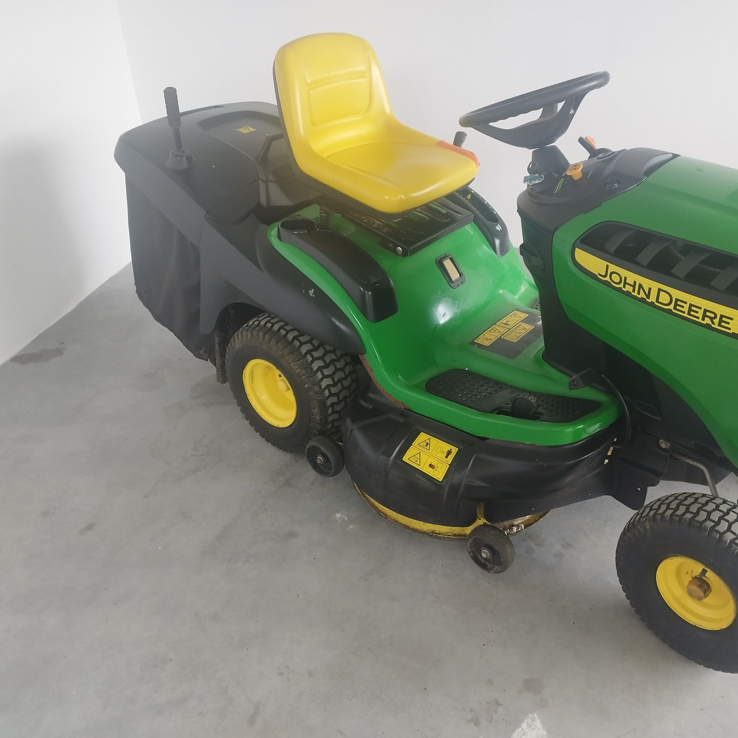 Sprzedam traktorek kosiarke John Deere x155r