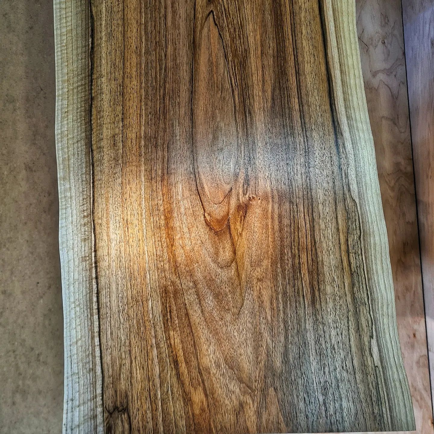 Журнальний столик з масиву горіха Dzendze wood