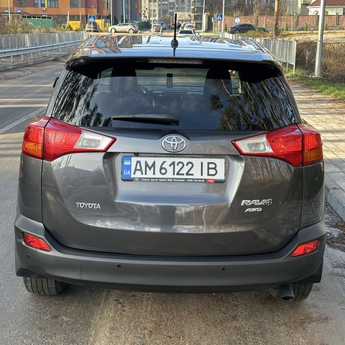 Toyota rav4  2013 года