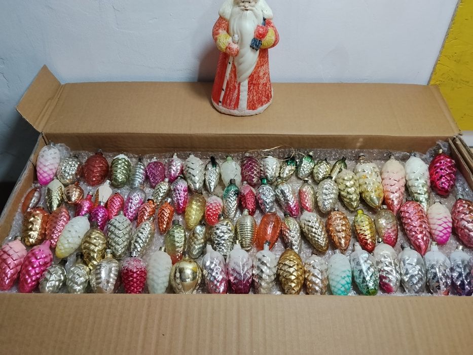 Новогодние игрушки  домики , зверята , шишки