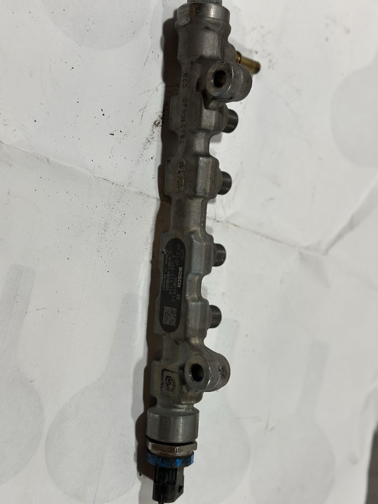 Паливна рейка Renault Master Bosch 0 445 214 145