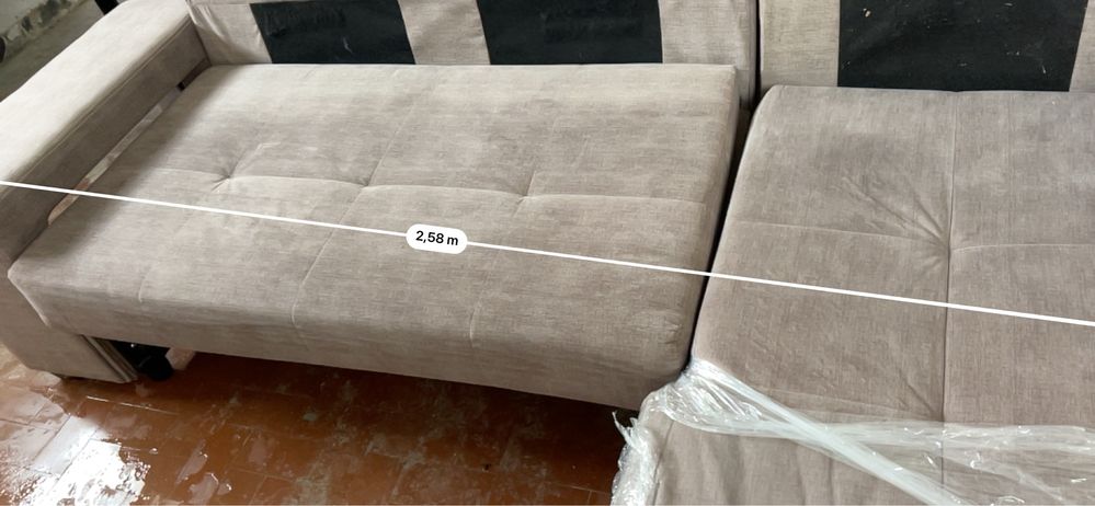 Sofa cama com chaise longue e arrumação