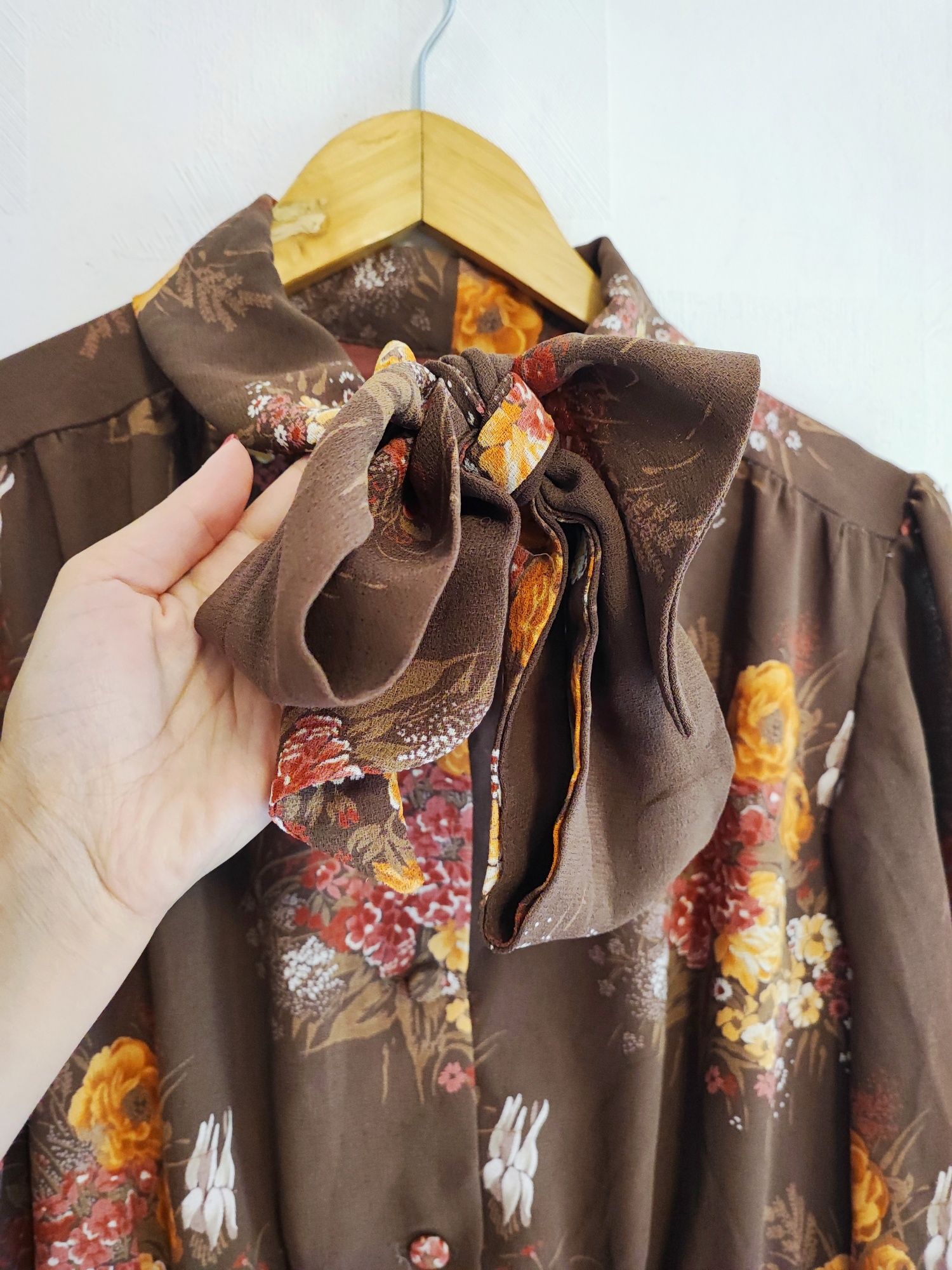 Koszulowa sukienka Vintage MIDI w kwiaty stylowa