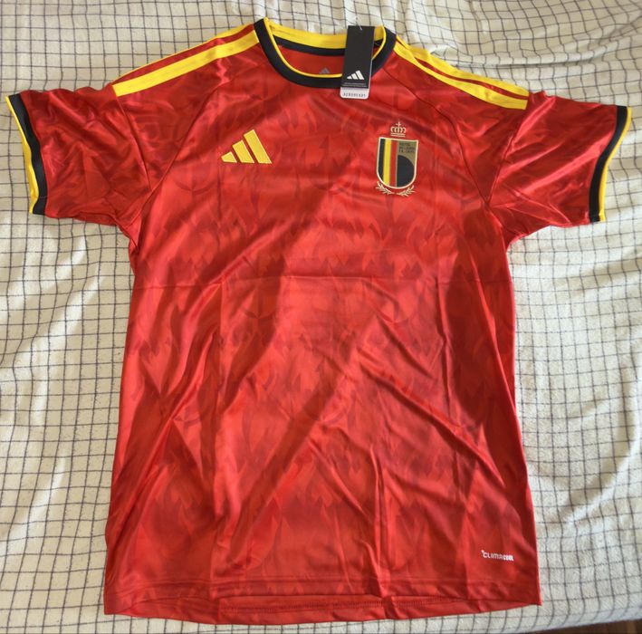 Camisolas de diversos clubes e seleções