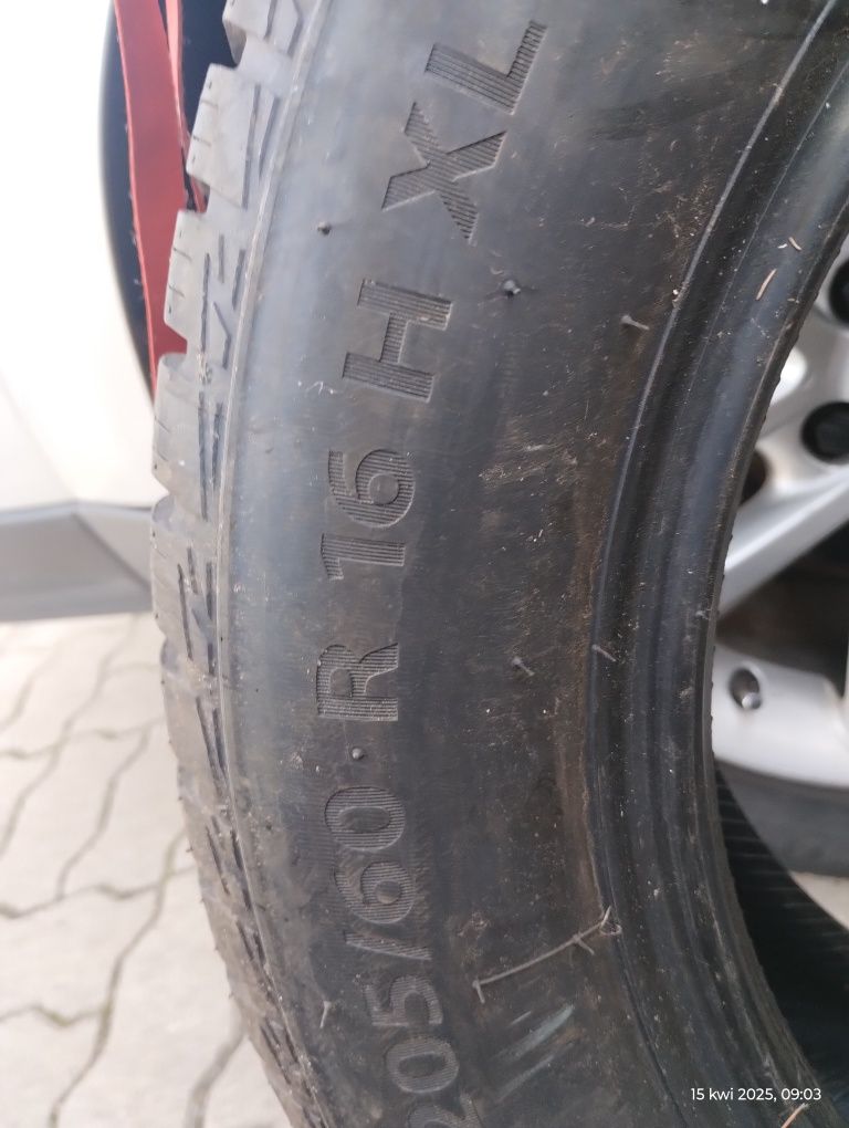 2- 4  szt opon 205/60r16 ,bieżnik ok 6mm