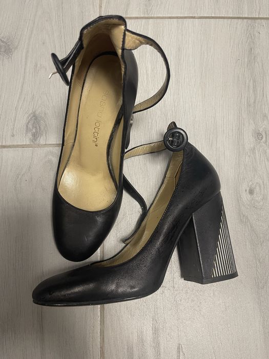 Продам чорні шкіряні туфлі