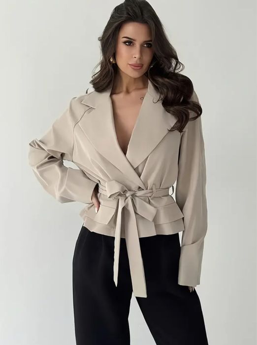 Укороченный бежевый тренч