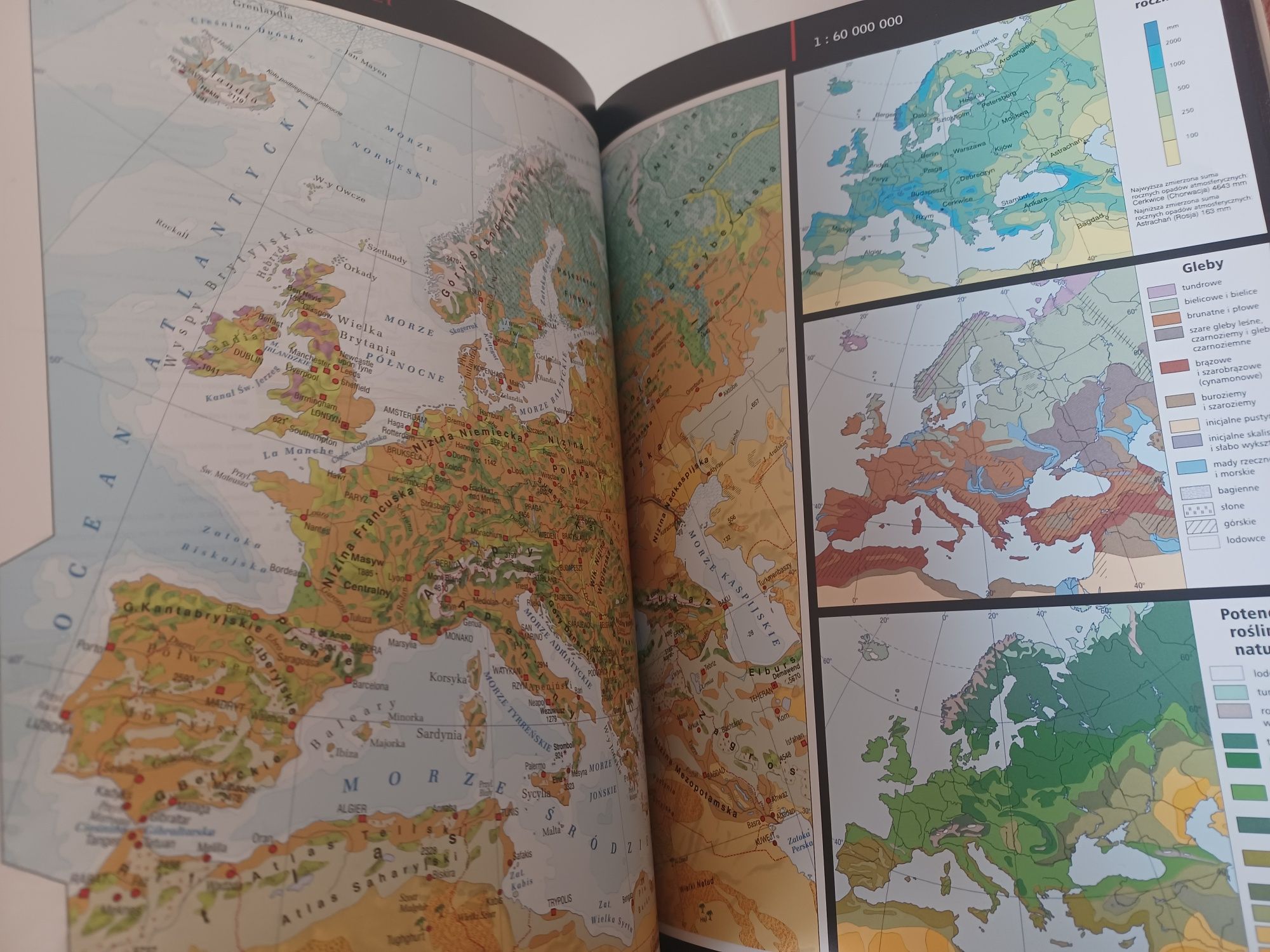 Szkolny atlas geograficzny z płytą CD