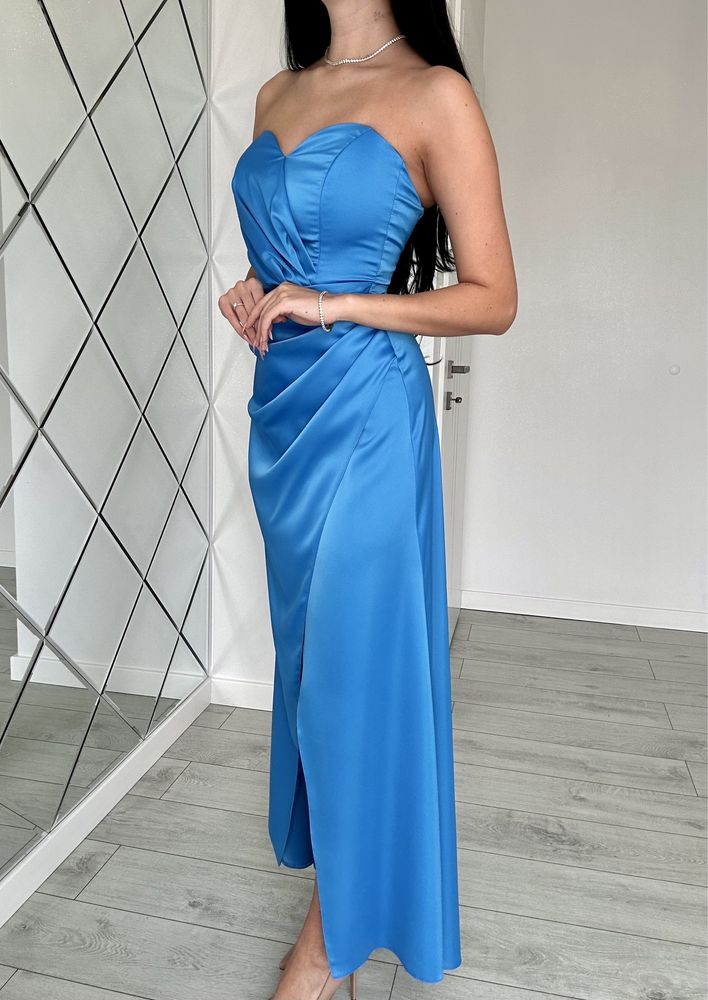 Dluga satynowa suknia niebieska XS S