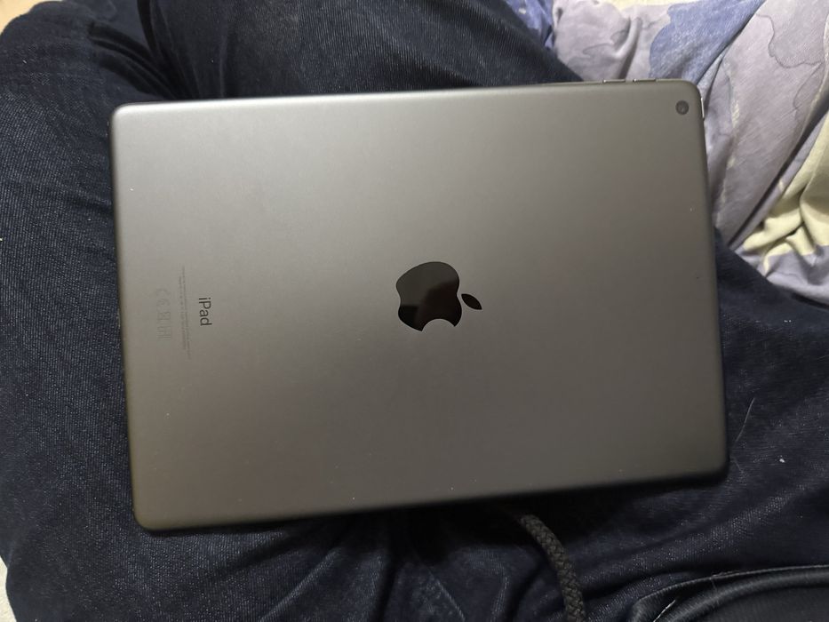 Ipad 9 generacji stan prawie idealny.